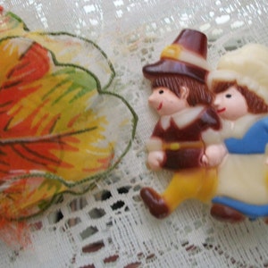 Vintage 1940s Thanksgiving  Lucite Pilgrim Brooch and Handkerchief Cute!