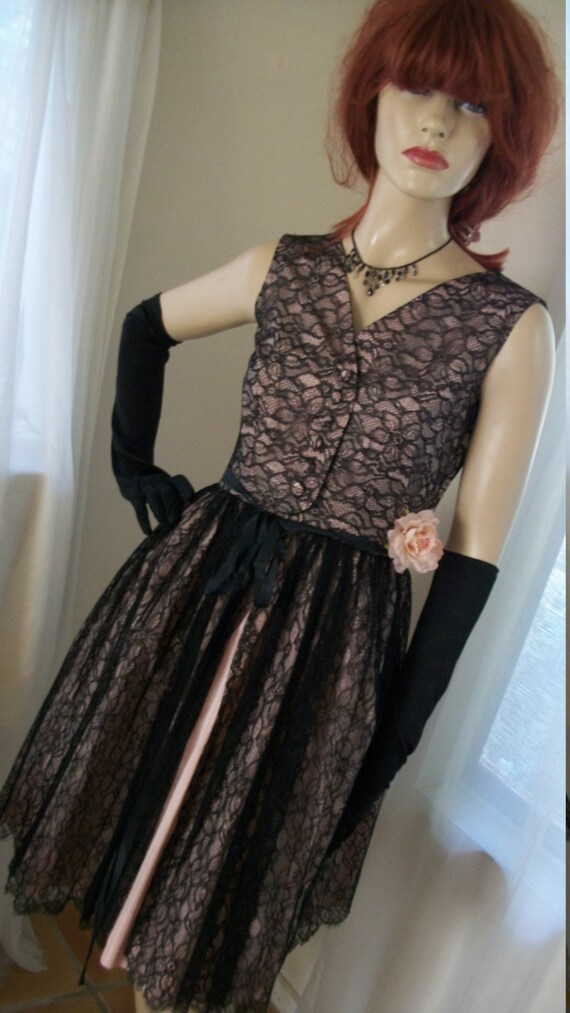 1940s 1950s Vintage Black Chantilly Lace Pink Taf… - image 1