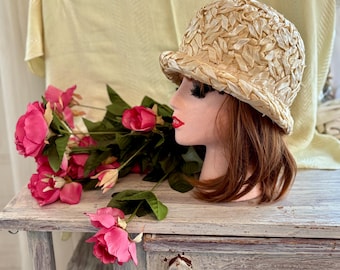 Vintage 1950s Ribbon Woven Straw Flapper Cloche Beige Royce Exclusive One Size Fits Most