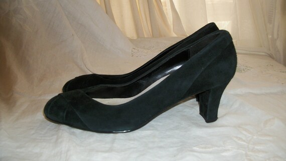 Vintage 1940s Style Chunky Black Suede Pumps Natu… - image 6