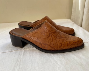 Vintage Western Leather Short Boots: Caramel Brown Rose Pattern, Size 8M