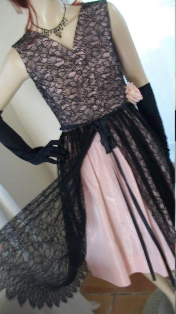 1940s 1950s Vintage Black Chantilly Lace Pink Taf… - image 3