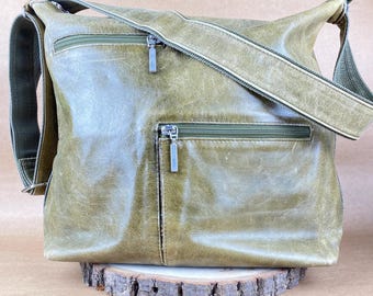 Vintage Khaki Leather Shoulder Bag: Large Retro Tote