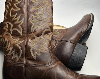 Botas vaqueras vintage de cuero marrón: listas para cabalgar, bailar y repetir