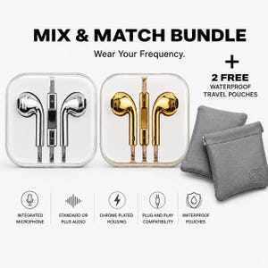 Puede incluir: Un paquete mix and match con dos juegos de auriculares con cable cromados, uno plateado y otro dorado, cada uno en un estuche cuadrado transparente. Incluye dos bolsas de viaje grises impermeables. Texto: MIX & MATCH BUNDLE, Wear Your Frequency, 2 FREE WATERPROOF TRAVEL POUCHES.