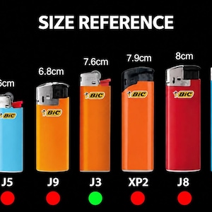 Puede incluir: Una colecci&oacute;n de seis encendedores BIC en varios colores, incluyendo azul claro, naranja y rojo, etiquetados J5, J9, J3, XP2, J8 y J6. Una regla vertical a la izquierda muestra alturas de 6 cm a 8.1 cm, con texto indicando la referencia de tama&ntilde;o.