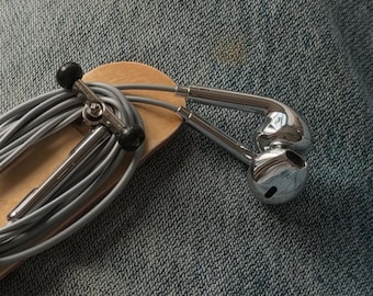 ORDINA ORA - Auricolari cablati con finitura argento cromato – Vestibilità universale (USB-C, Lightning, 3,5 mm) Cuffie stile Cyber Y2K (Spedizione il giorno successivo)