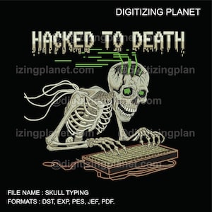 Może przedstawiać: Szkielet z pękniętą czaszką i zielonymi świecącymi oczami pisze na klawiaturze. Tekst "HACKED TO DEATH" znajduje się nad szkieletem. Obrazek jest cyfrowym wzorem do haftu.