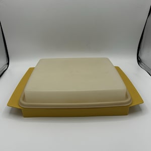 OLD STOCK Tupperware Vintage Deviled Egg Keeper Taker Tray 4 PC Harvest Gold