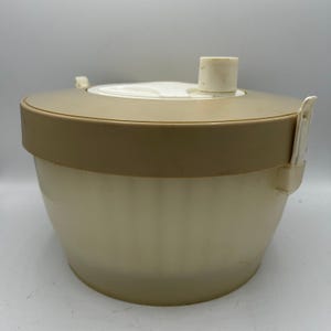 HOAN Salad Spinner Vintage Early 1980s Beige Kitchen Tool Food Prep Time Saver