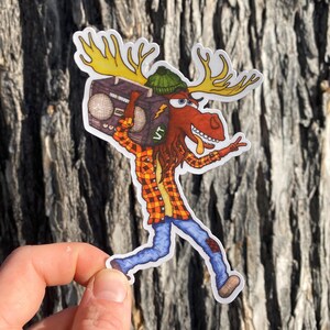 Adesivo Groovy Moose Boombox - Arte desenhada à mão - Arte hippie aventureira para amantes de animais - Vermont - Perfeito para garrafa de água ou laptop