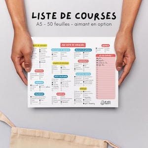 Op de afbeelding: Een roze en blauwe boodschappenlijst met vinkjes voor verschillende voedselcategorieën, waaronder fruit, groenten, zuivel, vlees en meer. De lijst heeft de titel "Mijn boodschappenlijst" en bevat een sectie voor "Niet vergeten!" met extra vinkjes.