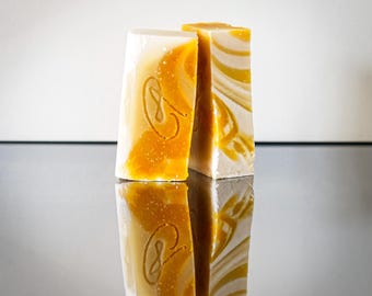 Handcrafted soap no. 3, cold-processed with thermal water from Enghien-les-Bains, enriched with buriti oil