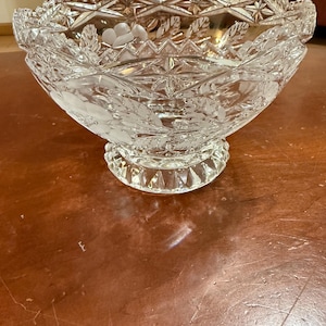 Plato para dulces vintage con pedestal de rosa de cristal de 6"