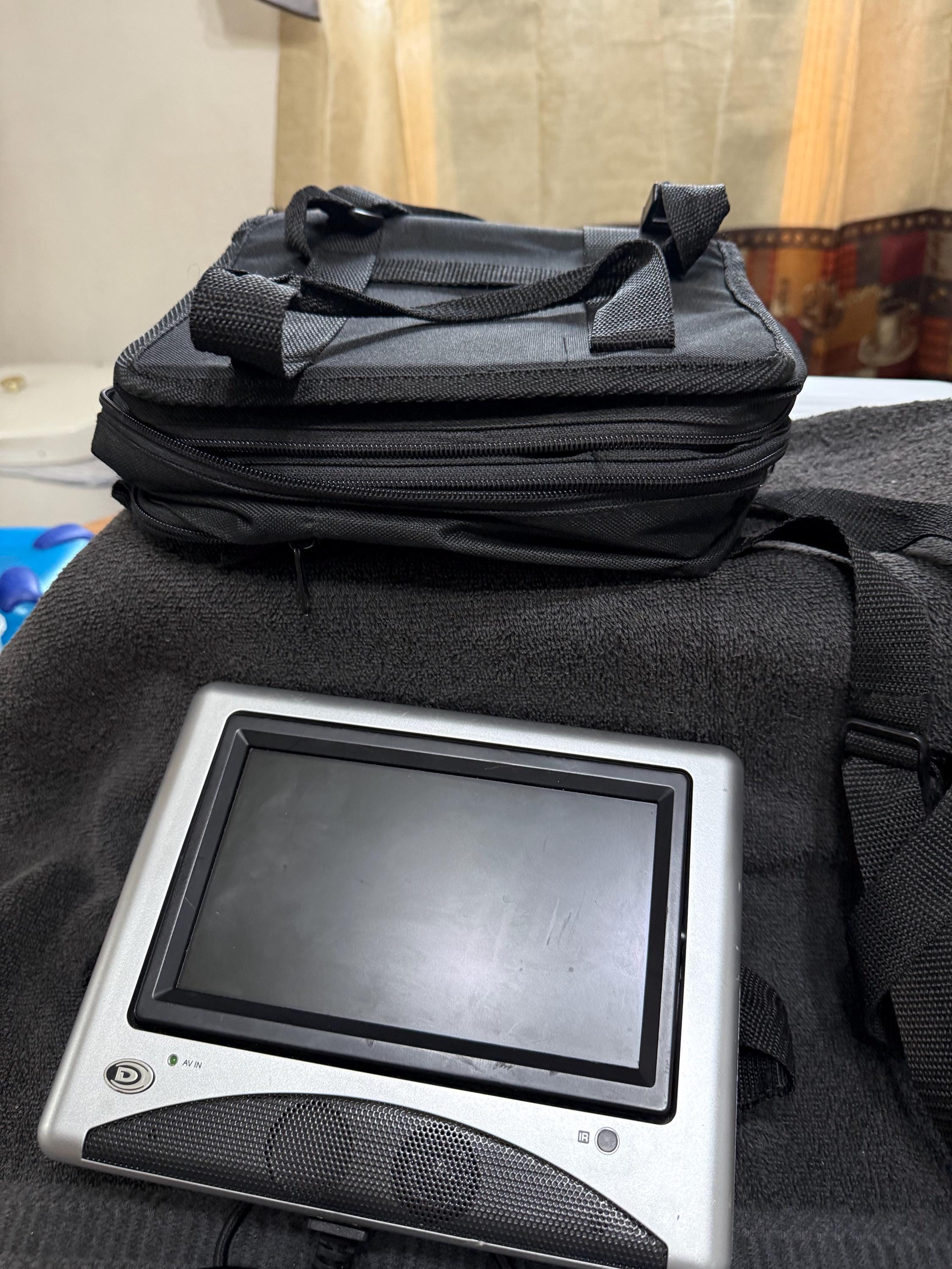 Durabrand Doppio Monitor per Lettore DVD Portatile
