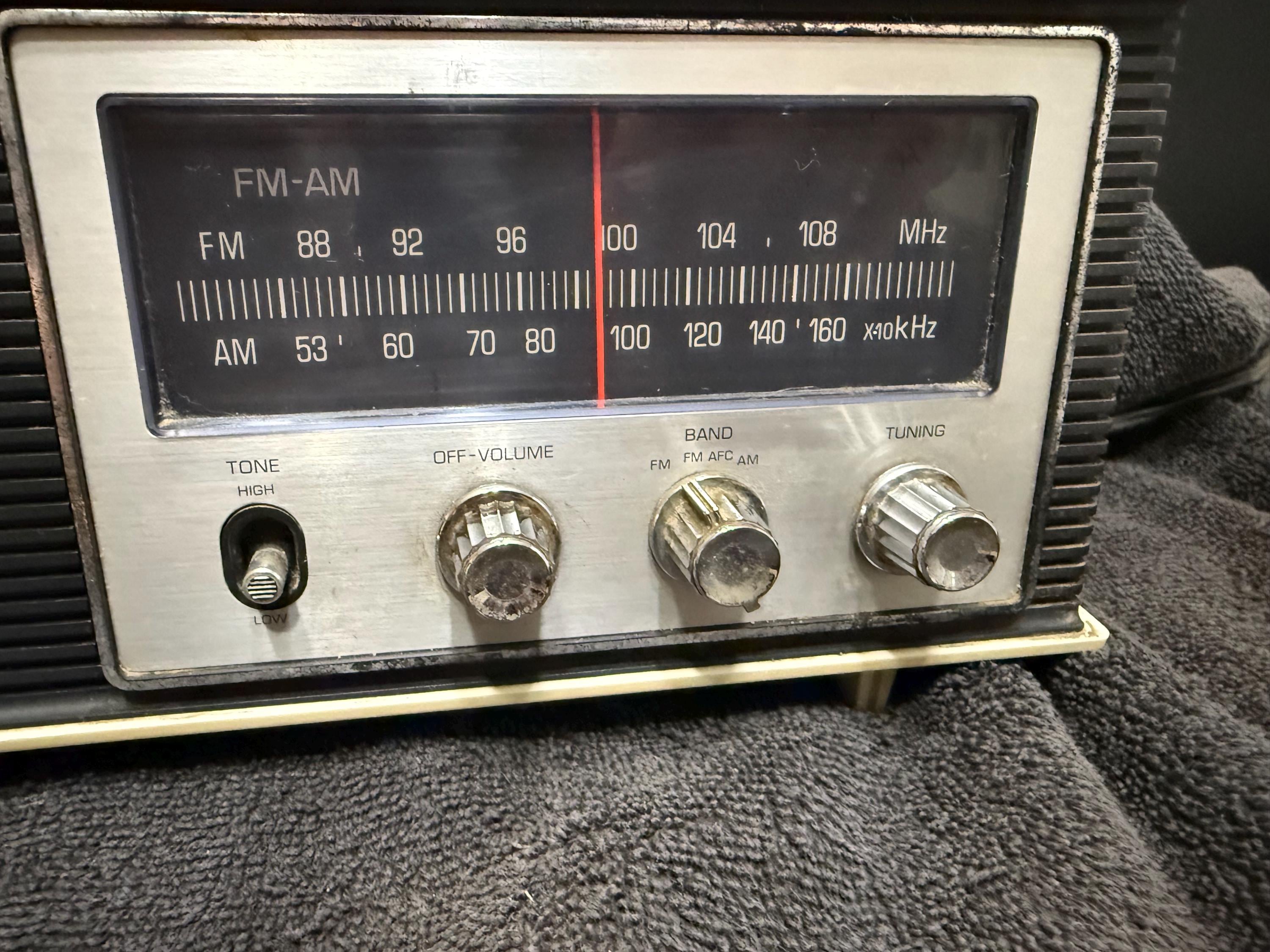Vintage Panasonic AM/FM Table Radio Model RE-6283 - Etsy
