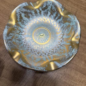 22金ゴールドで縁取りされたヴィンテージターコイズスタングル陶器皿