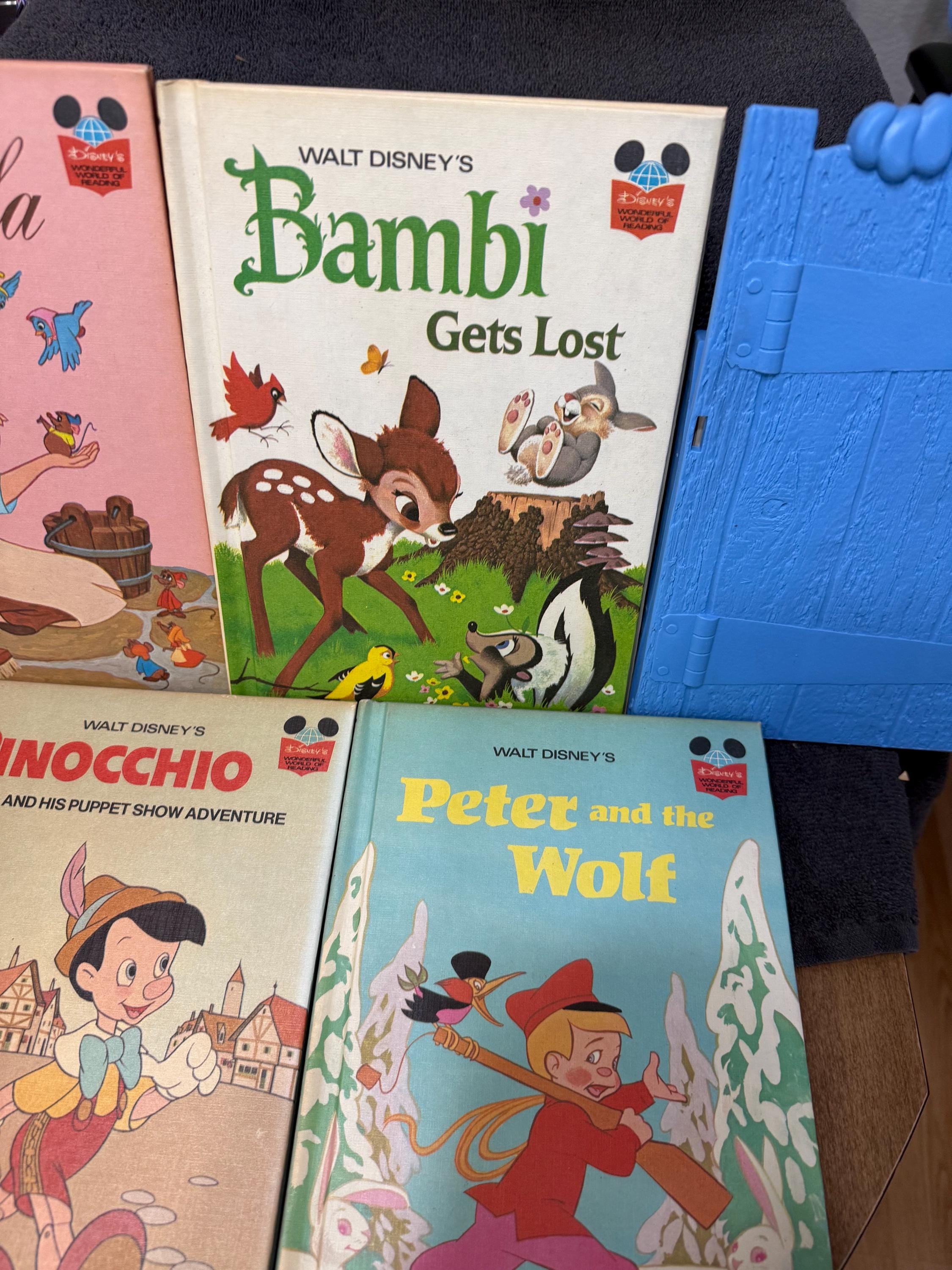 1970年代のヴィンテージ、ウォルト・ディズニーのハードカバーの子供 