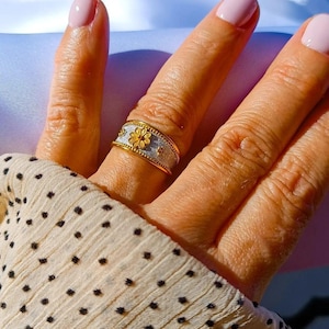 18K Solid Yellow Gold Byzantine Ring.
