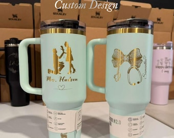 Copo térmico Stanley Protour personalizado de 1,18 litro com nome gravado | Presente para enfermeiros, médicos e assistentes médicos, reconhecimento da equipe médica, presente de formatura para enfermeiros