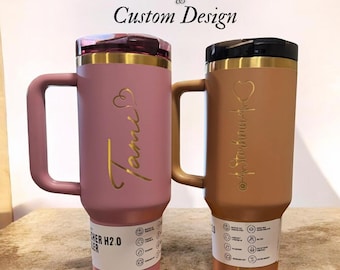 Copo térmico Stanley de 1,18 litro (40 oz) com gravação a laser dourada, nome e design personalizados | Copos térmicos personalizados com logotipo, arte ou nome, canudo ProTour Flip.