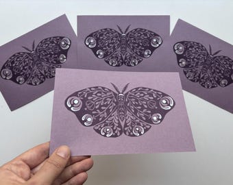 Grabado en linóleo "Polilla Morada": Polilla floral original hecha a mano sobre papel washi japonés morado de 7 x 4,75 pulgadas.