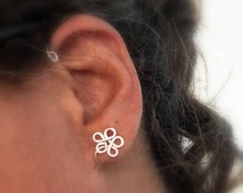 Simply Pretty little flower, Ear Cuff, Floral Jewelry, ear jewelry, ear climber, ear wrap, ear jacket, silver plate, non pierced, flower