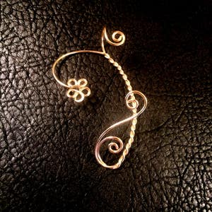 Daisy vine Ear Cuff, Vine Jewelry, ear jewelry, ear climber, ear wrap, ear jacket, silver plate, non pierced image 3