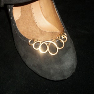 Brass shoe clip, shoe accessories, shoe bling, shoe embellishment, brass wire shoe clip, shoe dressing