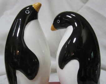 A pair of Vintage Ceramic Penguin Salt and Pepper Shakers that are 4 inches tall ~ Style #478