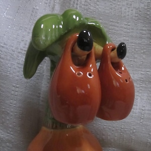 A Vintage Ceramic 3 piece set of a Palm Tree with 2 Coconuts Salt and Pepper Shakers ~ Style #912