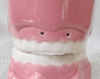 Conjunto vintage de saleiro e pimenteiro de cerâmica com dentaduras postiças de dentista - Modelo nº 916