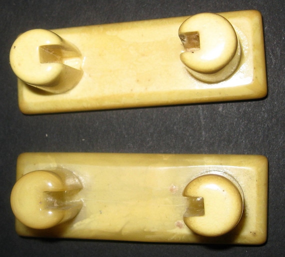 One Vintage Bakelite Catalin Match Book Holder comes without the book of matches - 29 gr - Made in the USA