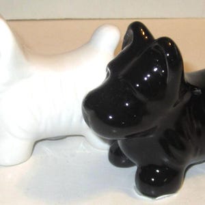 Salero y pimentero vintage con forma de perro Scottie – Par de cerámica en blanco y negro