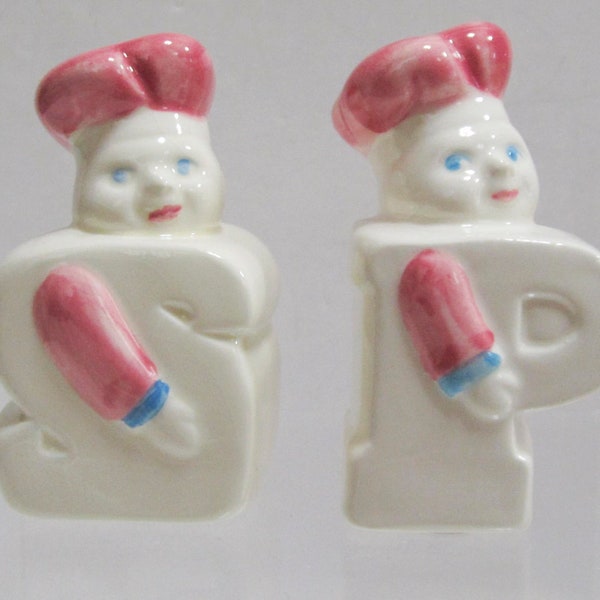 A Vintage Anthropomorphic Pair of Ceramic Chefs as working Salt and Pepper Shakers - 2.6" Tall - Style #906