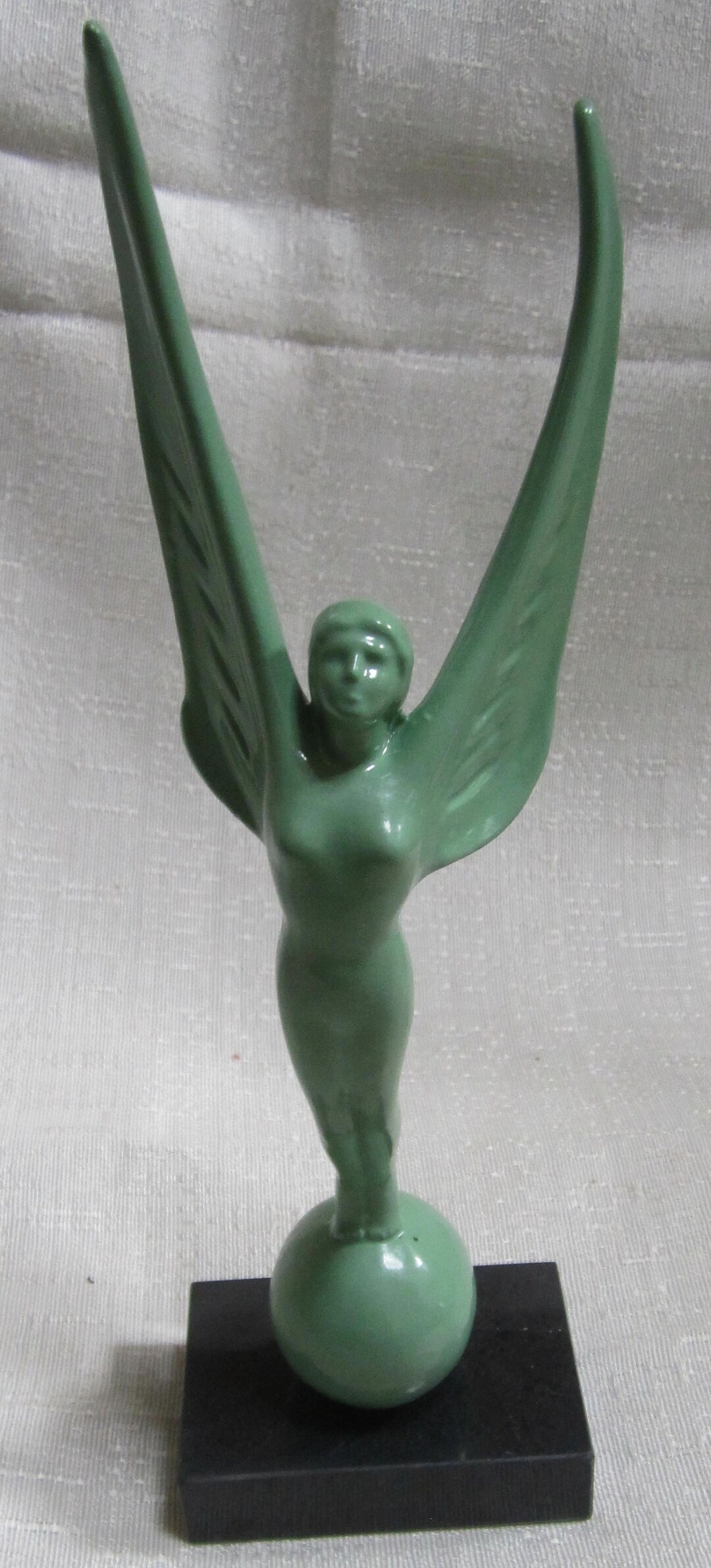 A Vintage WALDORF Astoria Hotel, NYC Paperweight spirit of Achievement