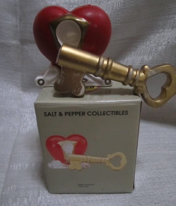The Key to Your Heart novelty Salt N Pepper Shakers ~ Style 333