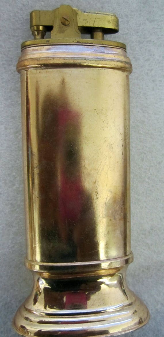 Table shop cigarette lighter