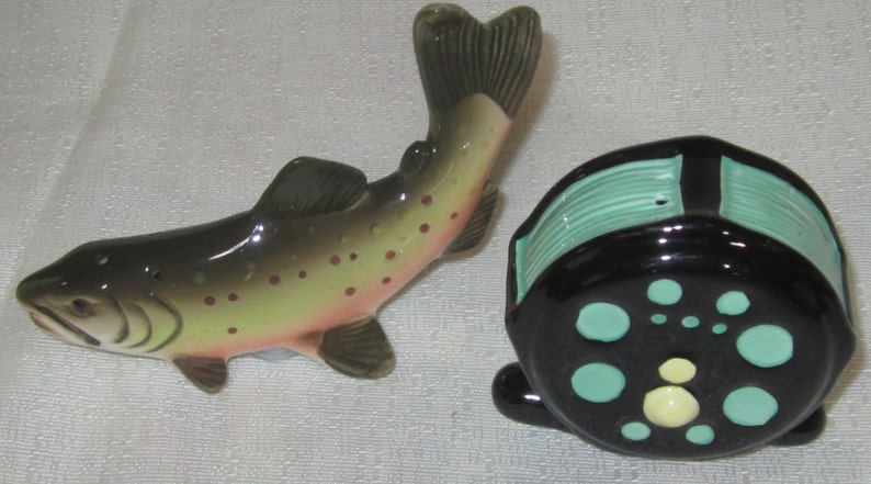 Vintage Trout and Fly Reel Fishing Salt and Pepper Shakers 4-3/4 Long Style 386 image 4