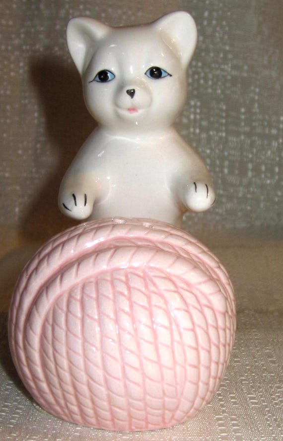 A Vintage Kitten and Ball of Yarn  Salt & Pepper Shaker ~ 4-1/2" Tall - Ceramic ~ Style #917