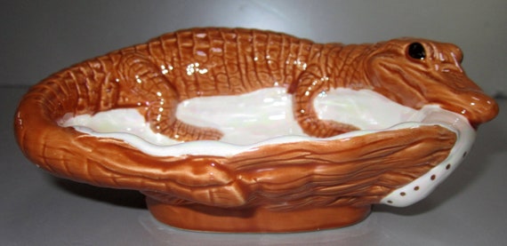 Vintage Alligator Crocodile ceramic 6" x 5"  soap dish - ashtray - coin tray - vintage Japanese Style #432