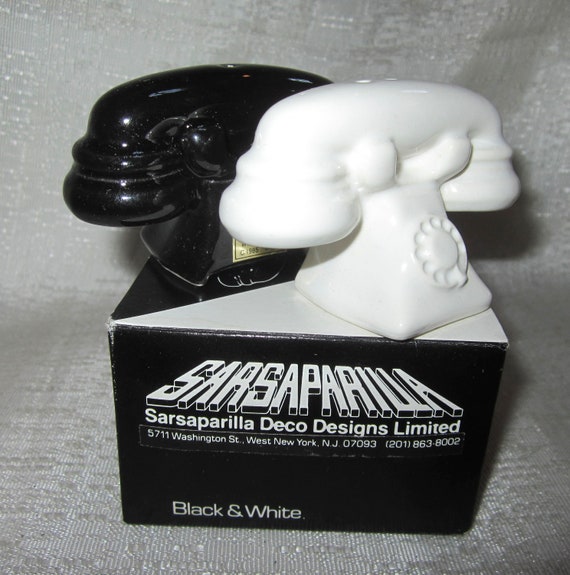 Vintage 1980's Novelty Telephone Salt & Pepper Shakers  Style 921-tel