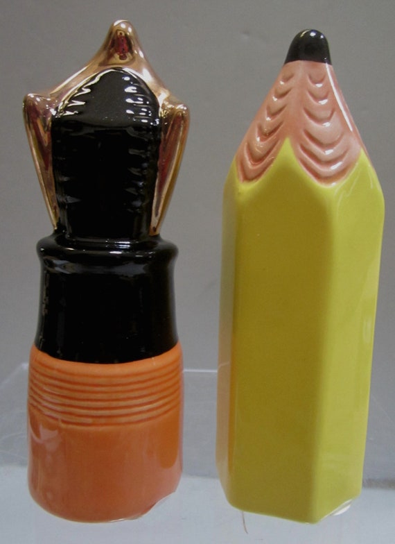 A Vintage 4-1/2 inch tall Ceramic Pair of Pen and Pencil Salt and Pepper Collectables  Style #971