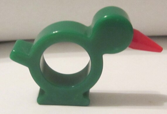 Vintage 1-1/4" Tall Bakelite Catalan Miniature Green Birds Napkin Rings with different colored Beaks or a Finger Ring