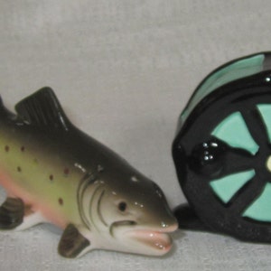 Vintage Trout and Fly Reel Fishing Salt and Pepper Shakers 4-3/4 Long Style 386 image 2