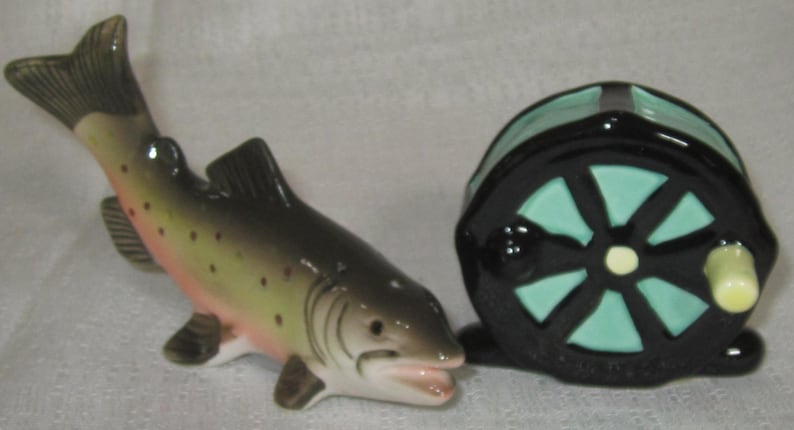 Vintage Trout and Fly Reel Fishing Salt and Pepper Shakers 4-3/4 Long Style 386 image 2