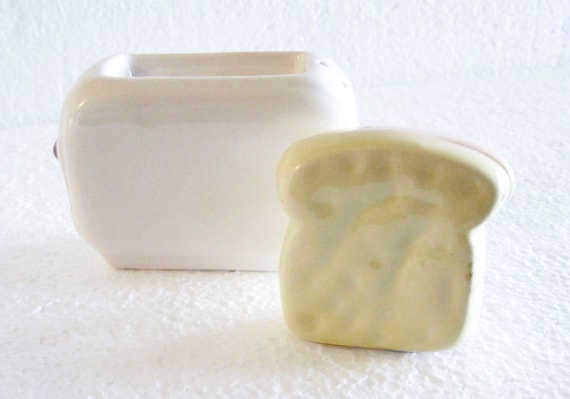 Vintage Toast and Toaster ceramic salt and pepper shakers 3-1/2" Tall - Style #909