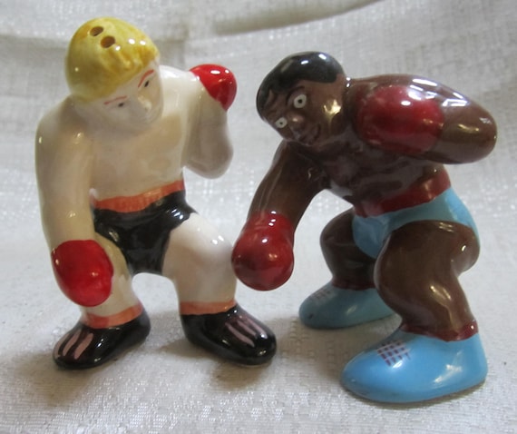 A Vintage pair of ceramic Boxers Boxing Salt and Pepper Shakers, 3-1/2" tall c1991, NOS ~ Style #378