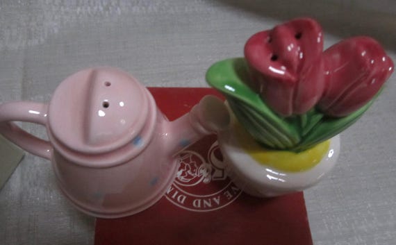 A Vintage Ceramic Pot of Tulip flowers and a Watering Can Salt and Pepper Shakers ~ 3-1/2" Tall - Style #432