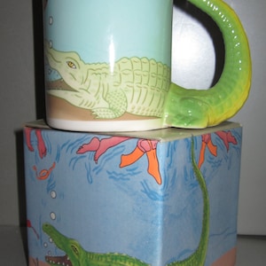 A Vintage 3-D Handle Alligator Ceramic  Mug  13 Ounces - Item 4043